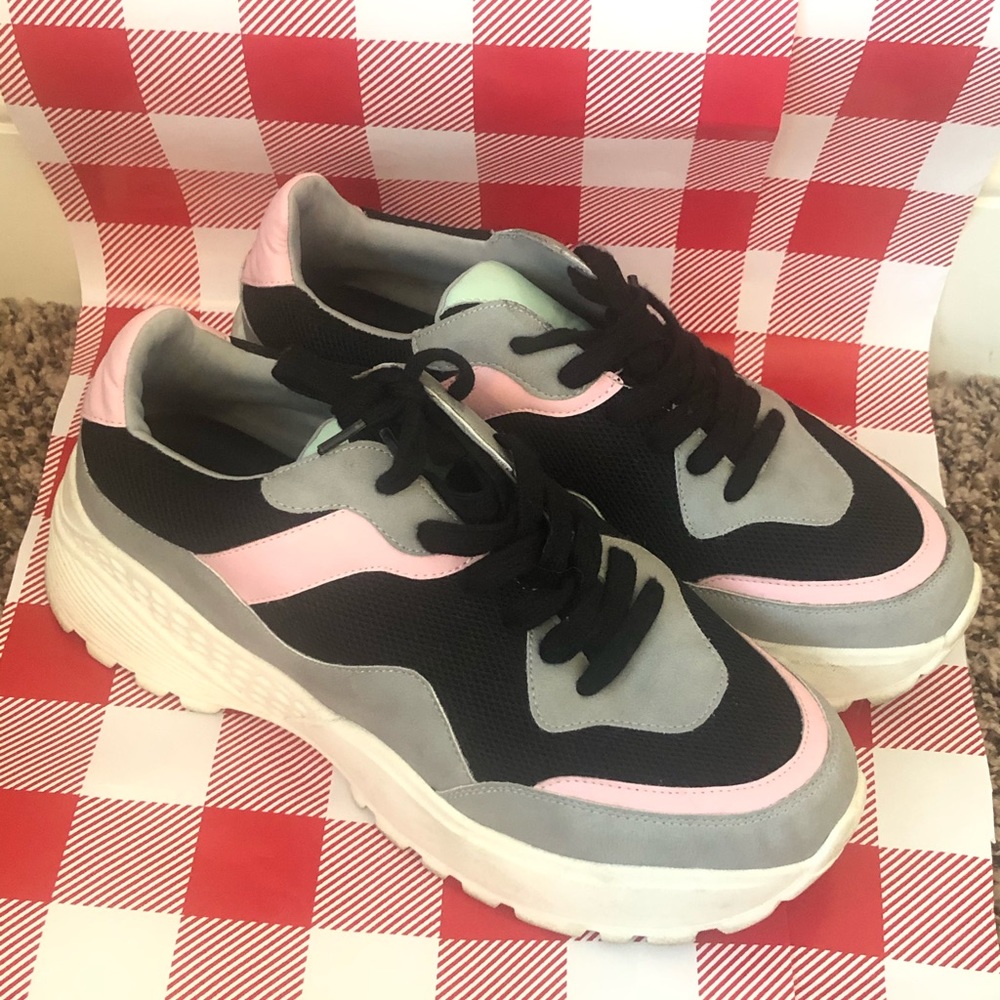 Women’s sneakers